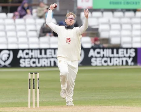 Simon Harmer in action for Essex against Somerset